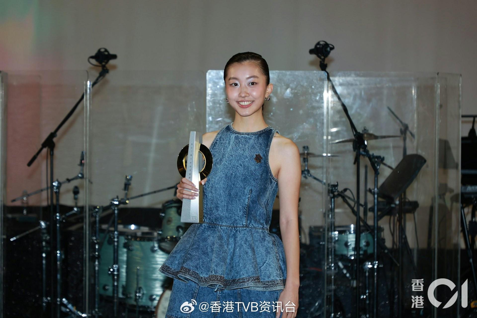 皇冠体育官方入口-陈奕迅女儿陈康堤承认与香港网球一哥黄泽林恋爱：是家人介绍的